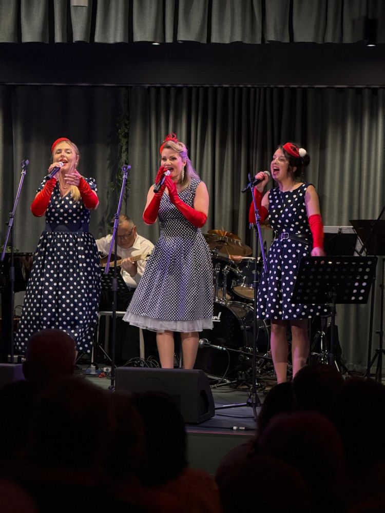Koncert RETROFONIK w Karpaczu – wieczór, w którym swing miał trzy głosy